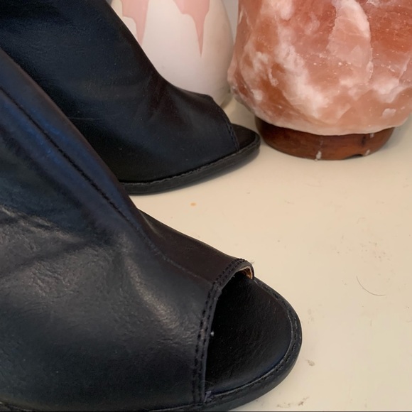 Fioni black peep toe chunky heal shoe size 9 - Picture 8 of 8